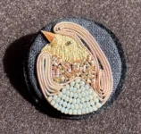 broche cannetille rose