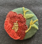 broche fleur laine rouge